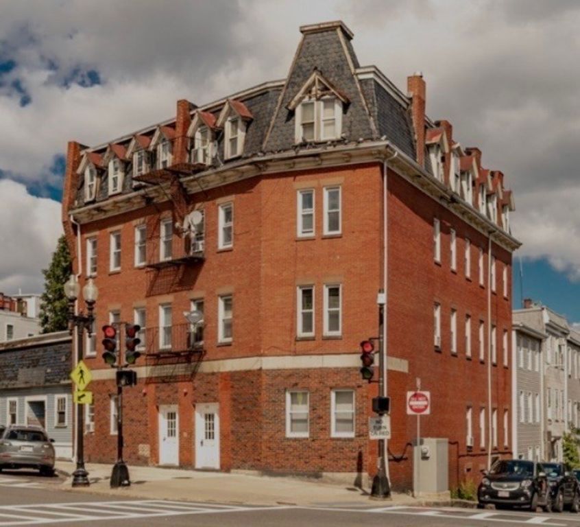 132 Emerson St 33, Boston, MA 02127