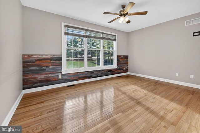11 ROLLING GLEN CT, Mount Laurel, NJ 08054