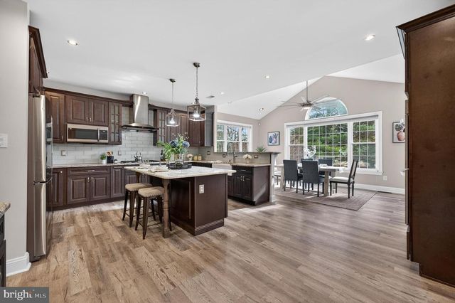 11 ROLLING GLEN CT, Mount Laurel, NJ 08054