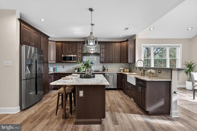 11 ROLLING GLEN CT, Mount Laurel, NJ 08054