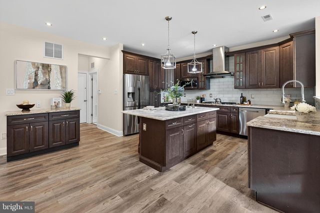 11 ROLLING GLEN CT, Mount Laurel, NJ 08054