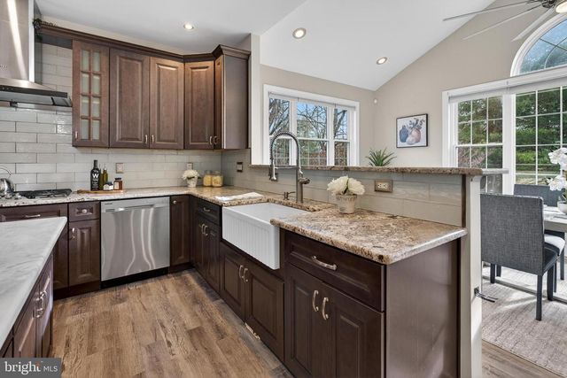 11 ROLLING GLEN CT, Mount Laurel, NJ 08054