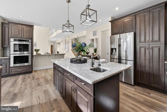 11 ROLLING GLEN CT, Mount Laurel, NJ 08054
