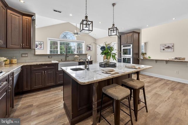 11 ROLLING GLEN CT, Mount Laurel, NJ 08054