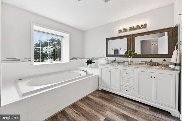 11 ROLLING GLEN CT, Mount Laurel, NJ 08054