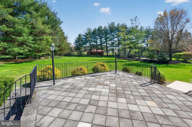 11 ROLLING GLEN CT, Mount Laurel, NJ 08054