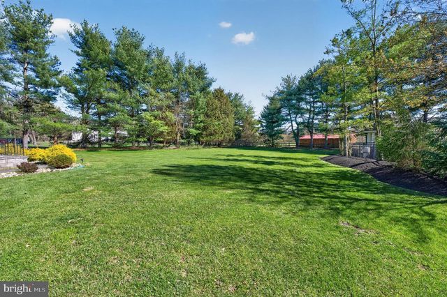 11 ROLLING GLEN CT, Mount Laurel, NJ 08054