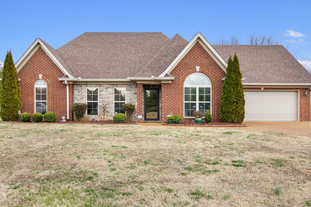 121 Baylee Ct, White House, TN 37188