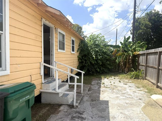 4319 Chapman Street, Houston, TX 77009