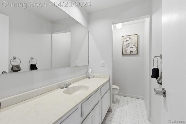 29242 Wellington Road W, Southfield, MI 48034