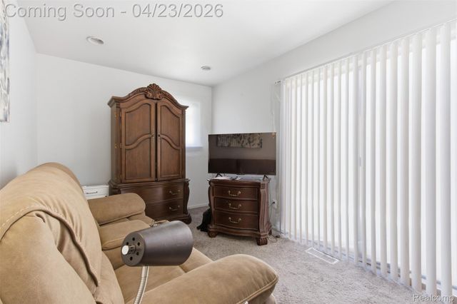 29242 Wellington Road W, Southfield, MI 48034