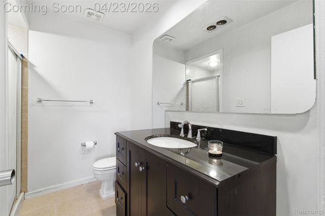 29242 Wellington Road W, Southfield, MI 48034