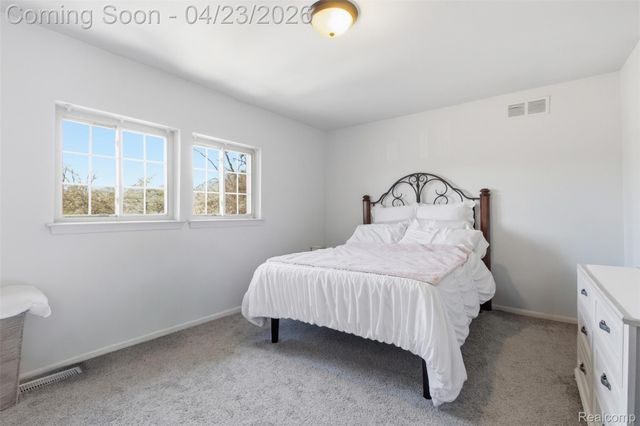 29242 Wellington Road W, Southfield, MI 48034
