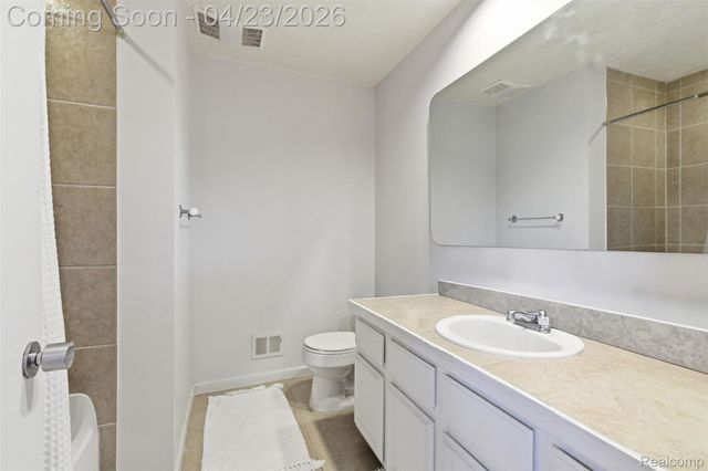29242 Wellington Road W, Southfield, MI 48034