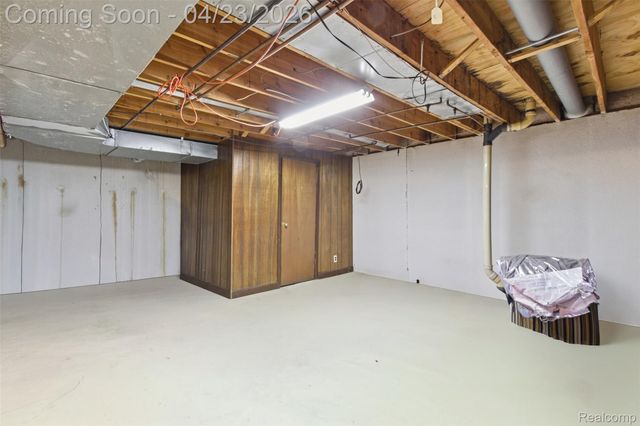 29242 Wellington Road W, Southfield, MI 48034