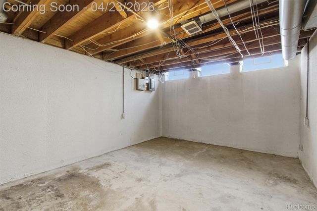 29242 Wellington Road W, Southfield, MI 48034