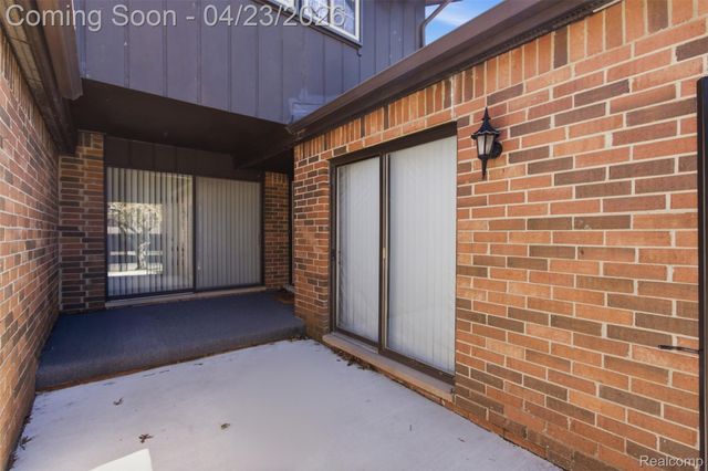 29242 Wellington Road W, Southfield, MI 48034