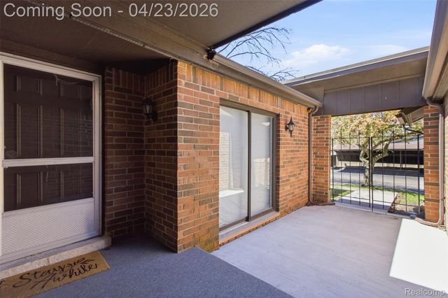 29242 Wellington Road W, Southfield, MI 48034