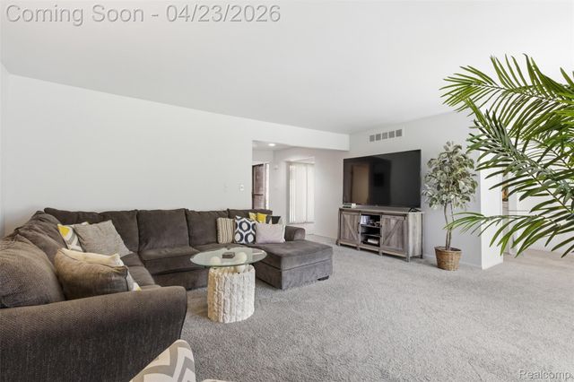 29242 Wellington Road W, Southfield, MI 48034