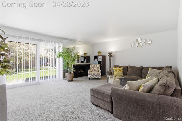 29242 Wellington Road W, Southfield, MI 48034