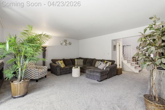29242 Wellington Road W, Southfield, MI 48034