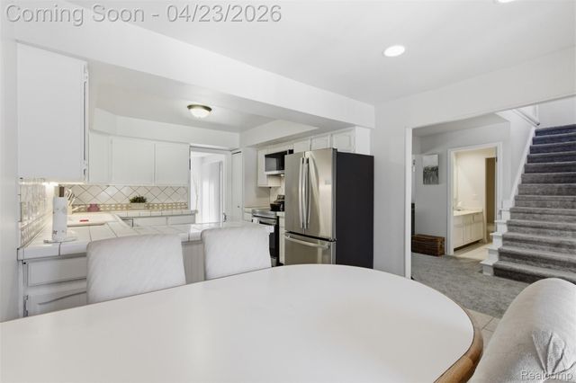 29242 Wellington Road W, Southfield, MI 48034