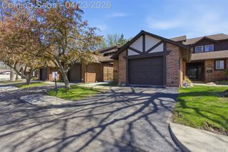 29242 Wellington Road W, Southfield, MI 48034