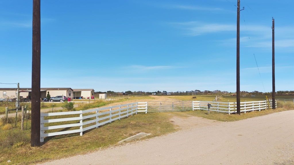 11330 Barak Road, Guy, TX 77444