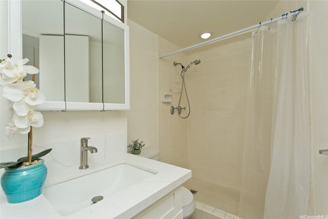 750 Amana Street 605, Honolulu, HI 96814
