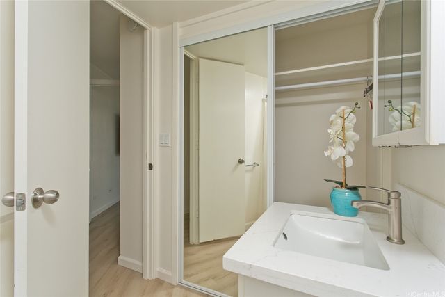 750 Amana Street 605, Honolulu, HI 96814