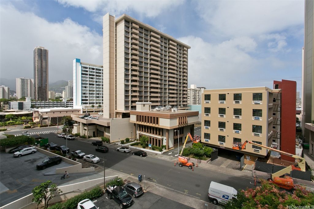 750 Amana Street 605, Honolulu, HI 96814