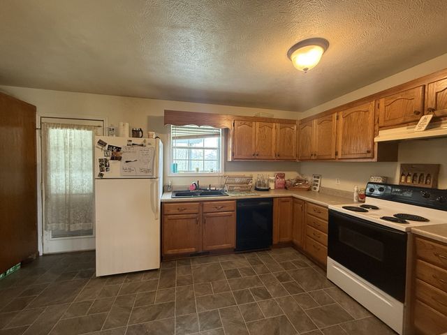 150 Deerwood Rd, Hohenwald, TN 38462