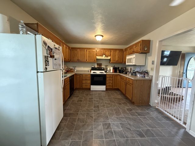 150 Deerwood Rd, Hohenwald, TN 38462