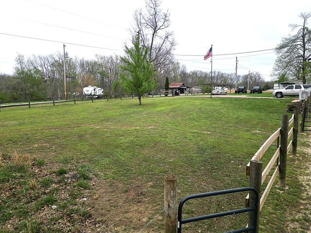 150 Deerwood Rd, Hohenwald, TN 38462