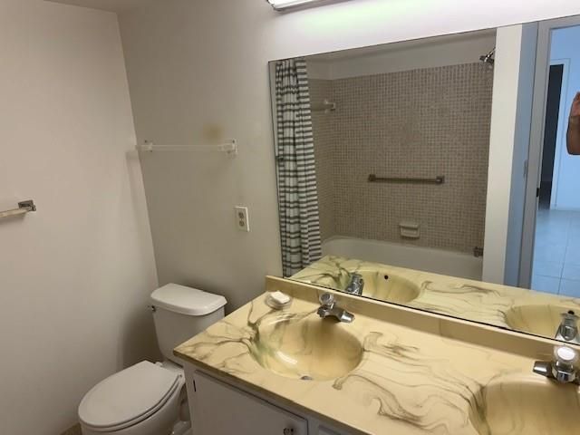 408 Grantham A 408, Deerfield Beach, FL 33442