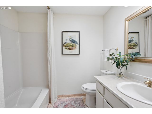 1720 7TH St, Columbia City, OR 97018