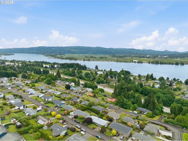 1720 7TH St, Columbia City, OR 97018