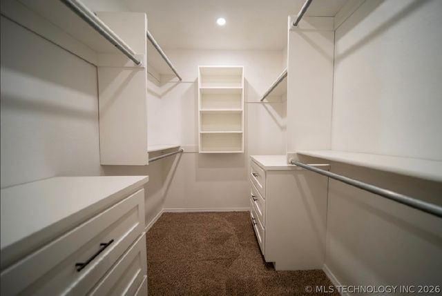 207 N Valley Drive, Catoosa, OK 74015