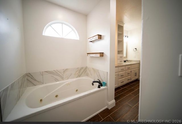 207 N Valley Drive, Catoosa, OK 74015