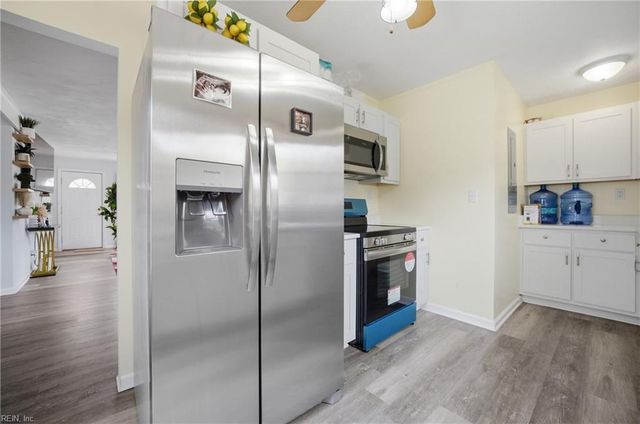 2111 Jenkins Neck RD, Hayes, VA 23072