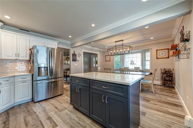 165 Pepperidge Road, Oakdale, NY 11769