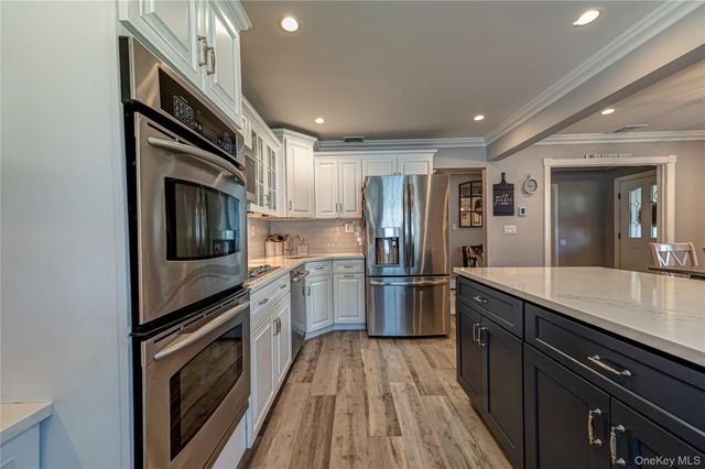 165 Pepperidge Road, Oakdale, NY 11769