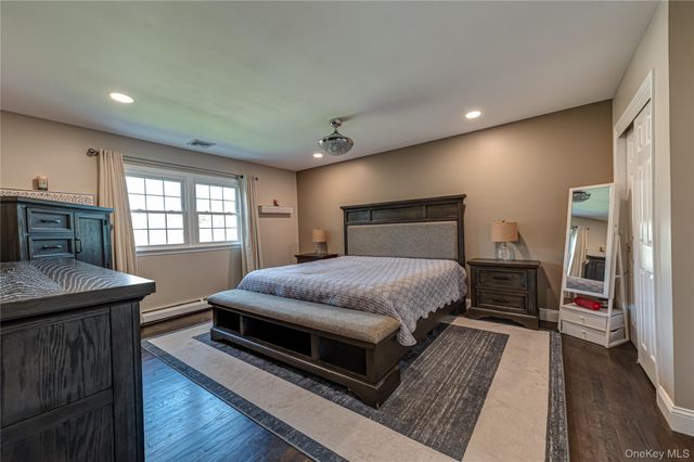 165 Pepperidge Road, Oakdale, NY 11769