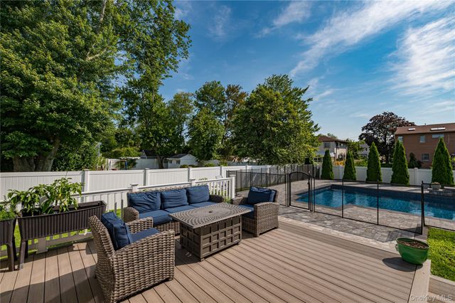 165 Pepperidge Road, Oakdale, NY 11769