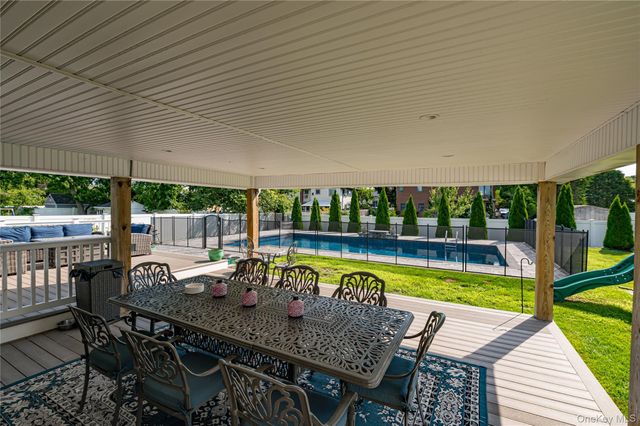 165 Pepperidge Road, Oakdale, NY 11769