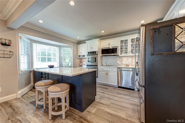 165 Pepperidge Road, Oakdale, NY 11769