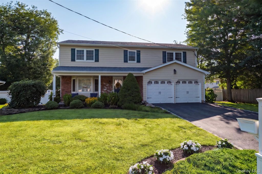 165 Pepperidge Road, Oakdale, NY 11769