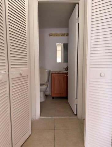 2025 NE 164th St 803, North Miami Beach, FL 33162