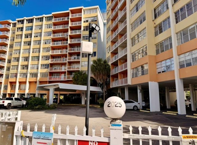 2025 NE 164th St 803, North Miami Beach, FL 33162