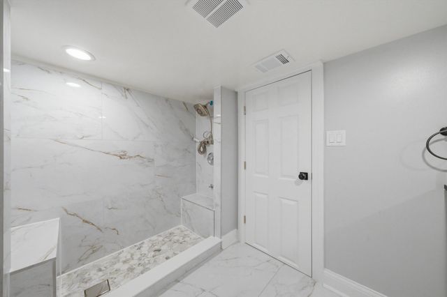 852 N Trumbull Avenue, Chicago, IL 60651